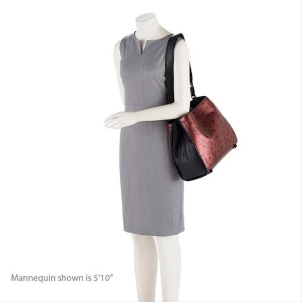 MCM Metallic Corina Medium Shoulder Bag in Scooter Red. Price firm. - Picture 12 of 13